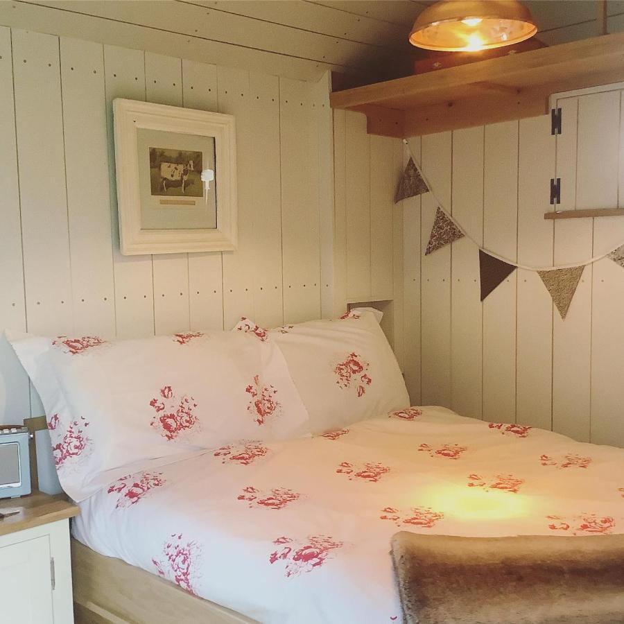 The Parlour, For Alton Towers & The Peak District Uttoxeter Exterior foto