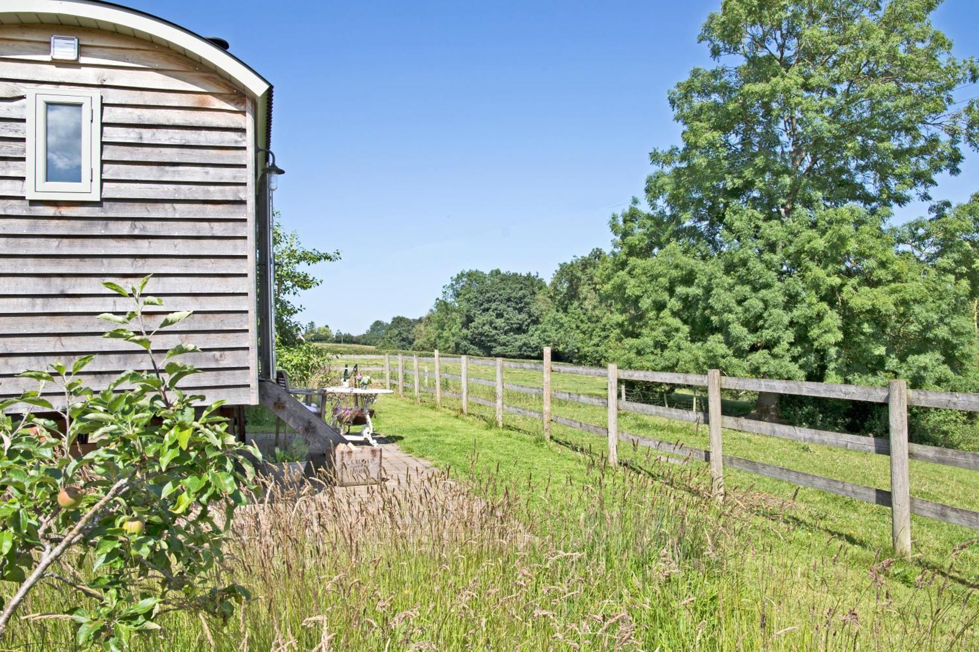 The Parlour, For Alton Towers & The Peak District Uttoxeter Exterior foto
