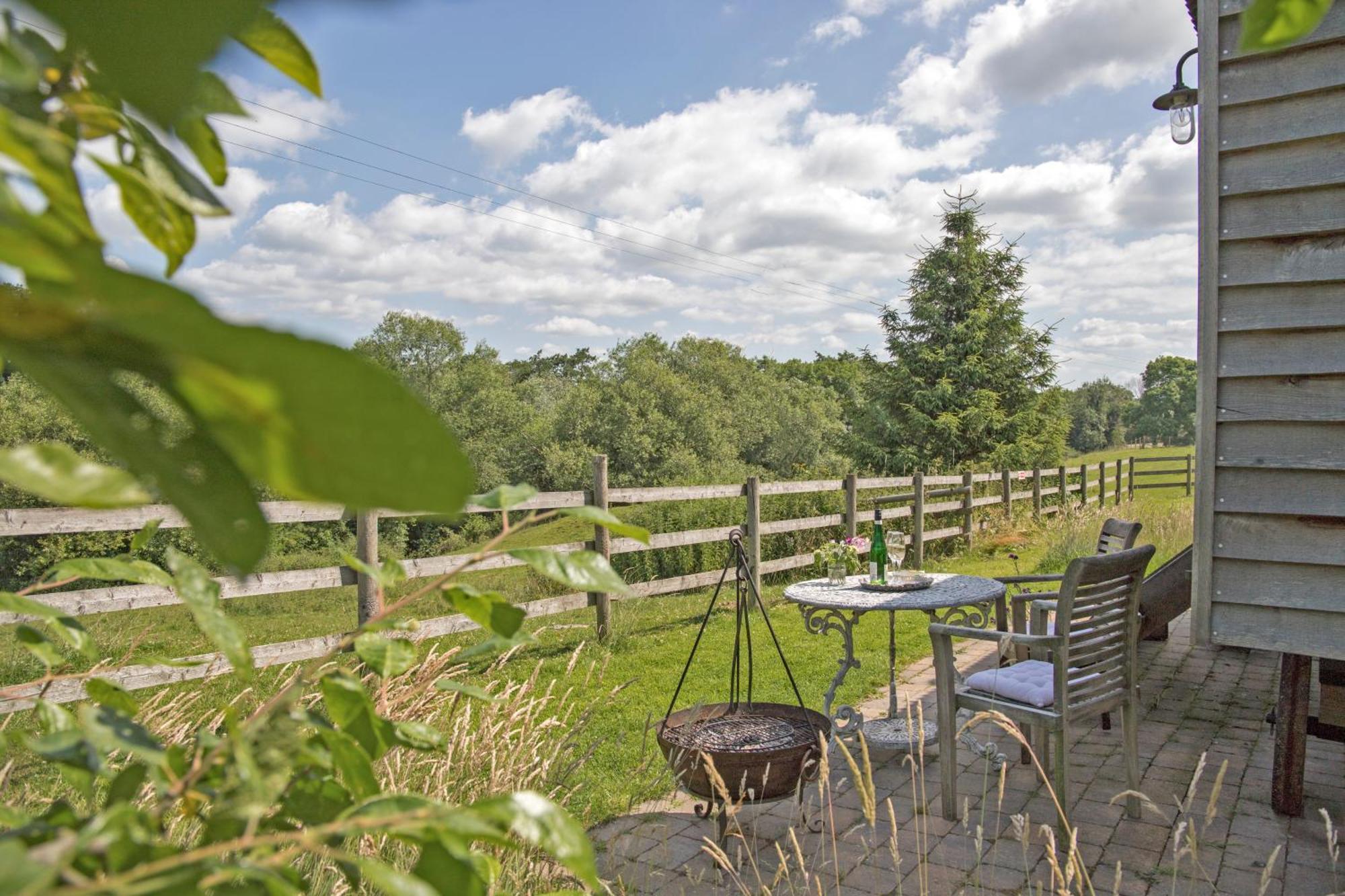 The Parlour, For Alton Towers & The Peak District Uttoxeter Exterior foto